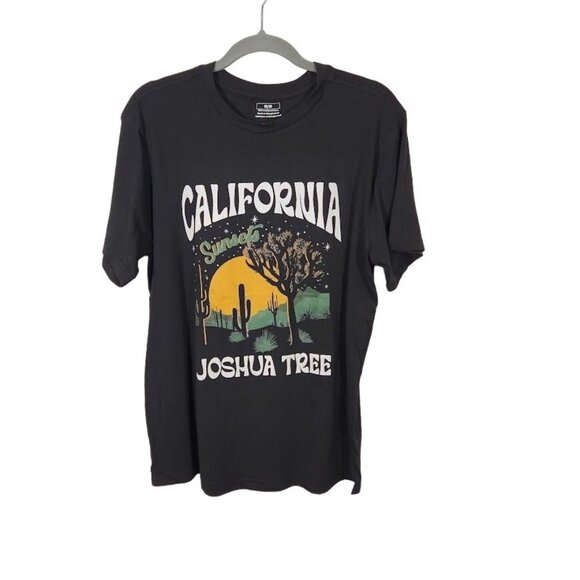 California Joshua Tree Graphic Print Tee in Black -‎ Size Small - Picture 1 of 5